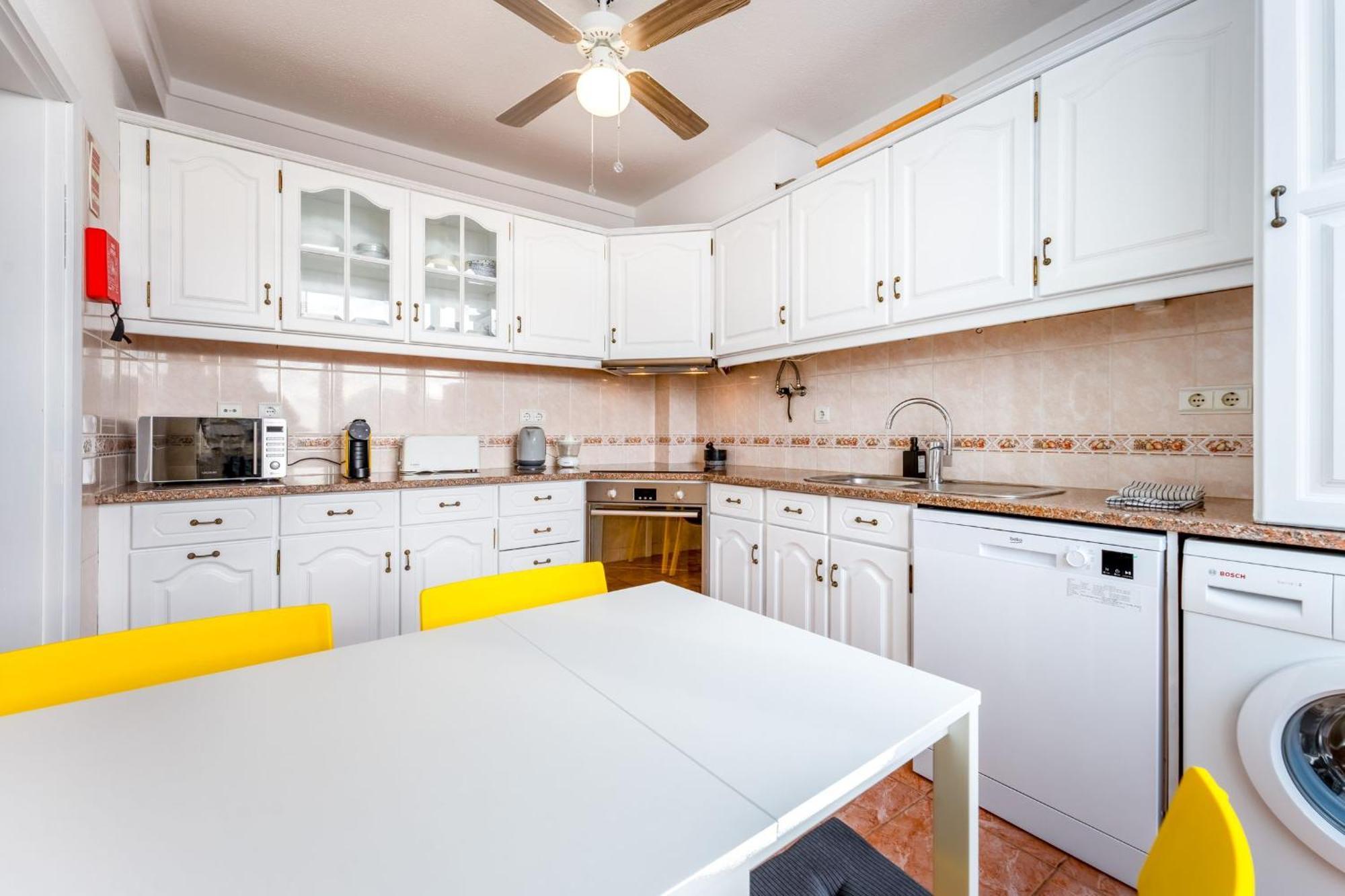 Comfy Flat W/ Rooftop Beach View By Lovelystay บูร์เกา ภายนอก รูปภาพ