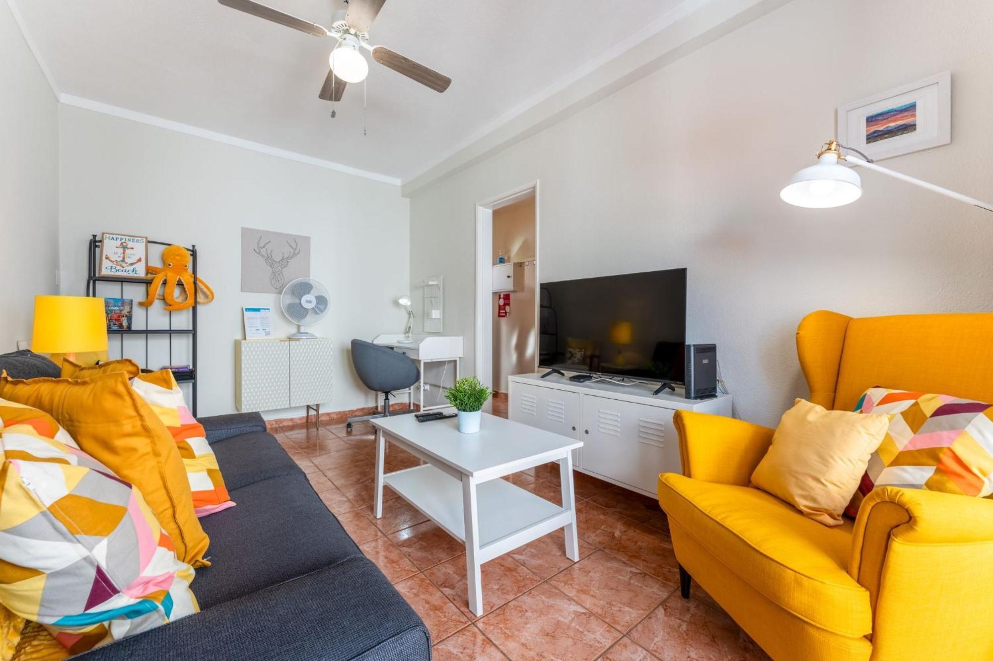 Comfy Flat W/ Rooftop Beach View By Lovelystay บูร์เกา ภายนอก รูปภาพ
